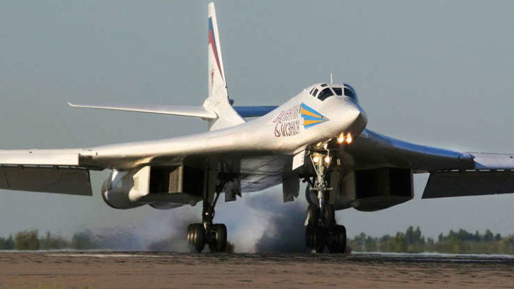 Die Tu-160M2 soll Raketen „über die Schulter“ schießen – Gegen Feinde von hinten