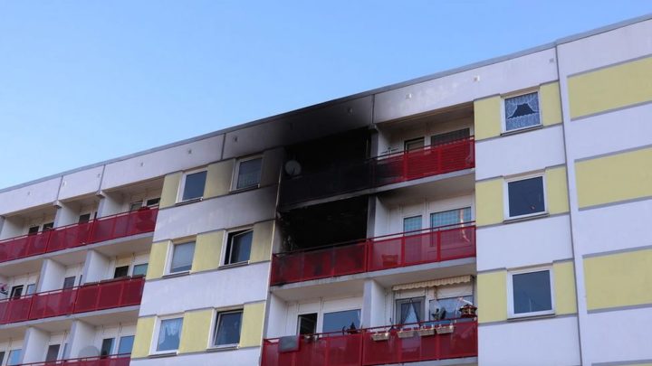 Schwerin: Fünfjährige und Mutter sterben nach Wohnungsbrand