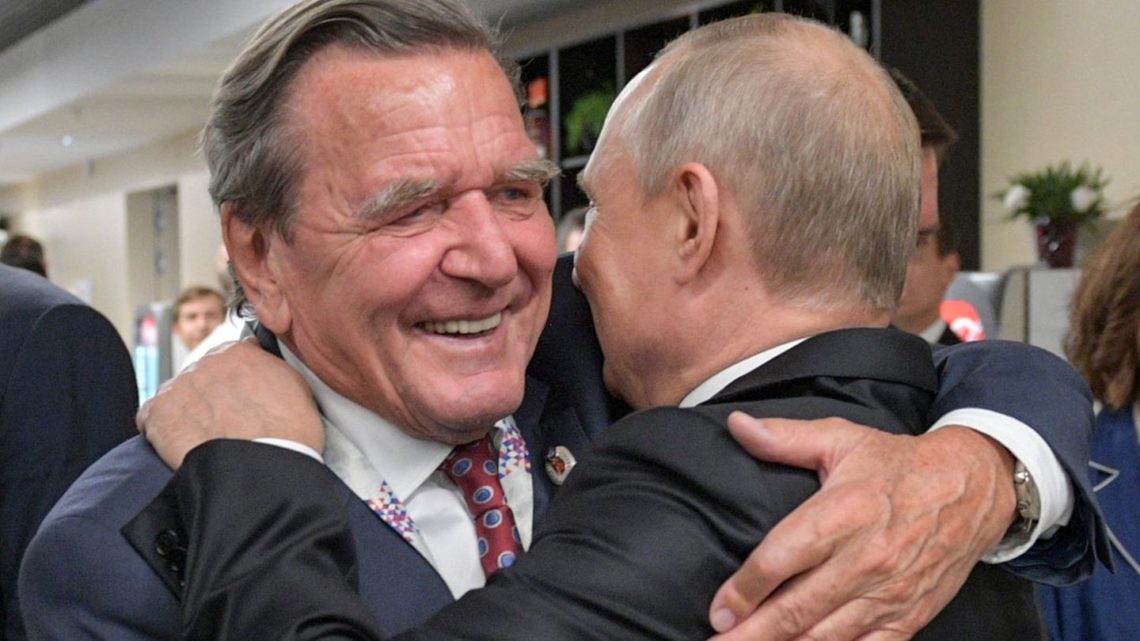 Gerhard Schröder offenbar in Moskau, um Putin um Frieden zu bitten