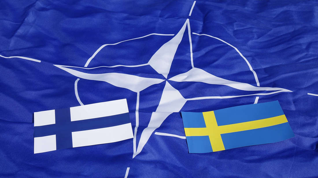 Aufnahme in Verteidigungsbündnis Finnen stimmen für NATO-Antrag
