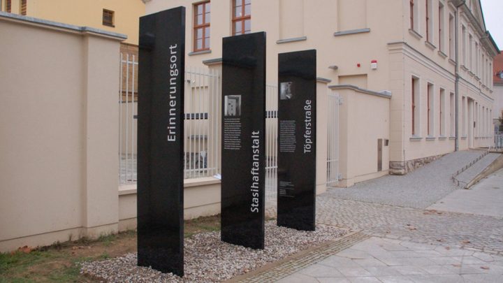 Dauerausstellung in ehemaliger Stasi-Haftanstalt eröffnet