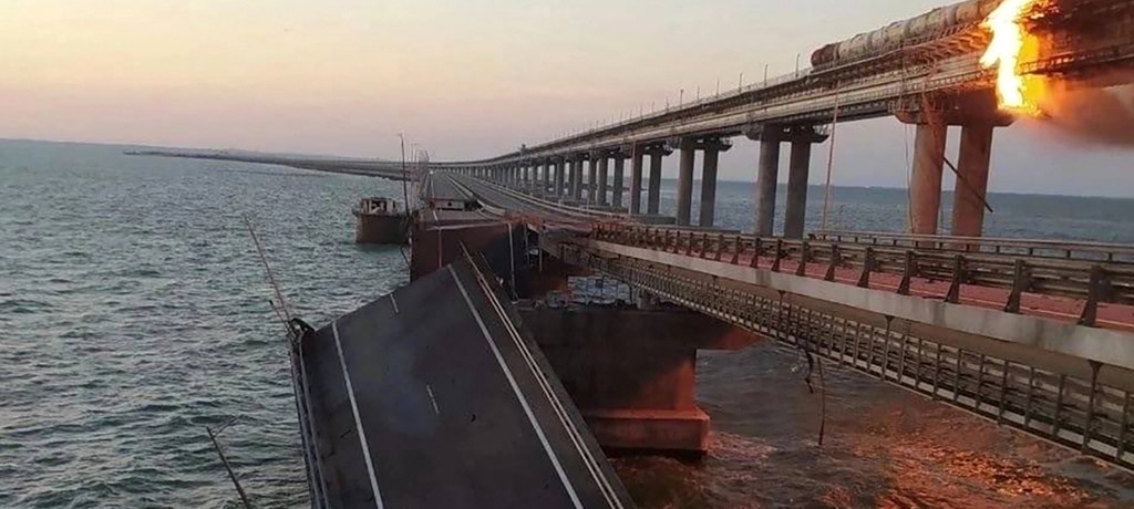 ++ Teile der Krim-Brücke eingestürzt ++