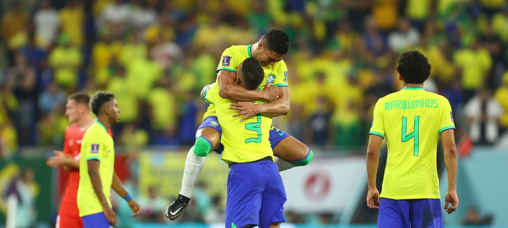 FIFA WM 2022 – Brasilien kämpft sich ins Achtelfinale