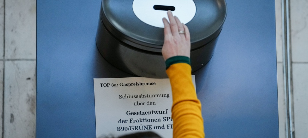 Pläne der Ampelkoalition gebilligt Bundestag beschließt Strom- und Gaspreisbremsen