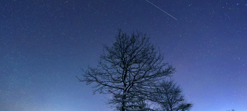 Meteorstrom Geminiden-Sternschnuppen kreuzen die Erde