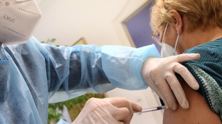 AfD-Analyse zu Impffolgen – Tote Menschen gehen nicht zum Arzt