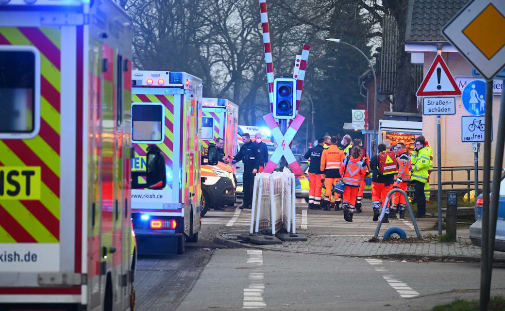 Messerattacke in Regionalzug: Mindestens zwei Tote