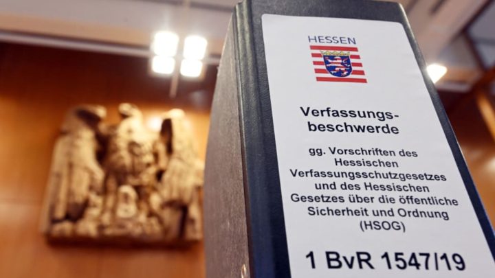 Karlsruhe: Polizei darf Analyse-Software teils nicht nutzen