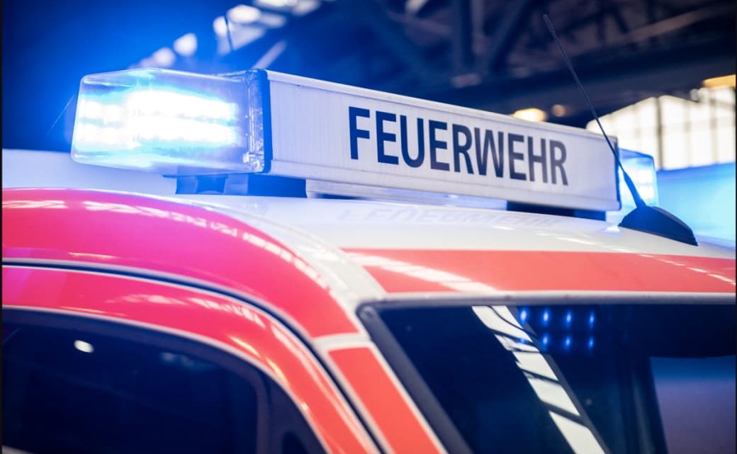 Berlin: Mann stürzt in Schornstein – Feuerwehr stemmt Wand auf