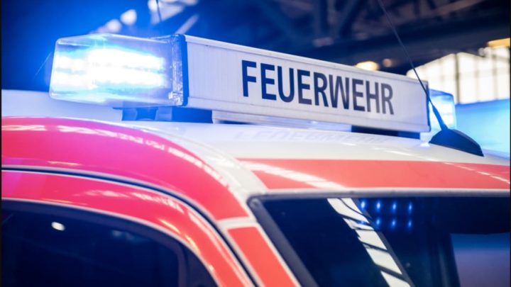 Berlin: Mann stürzt in Schornstein – Feuerwehr stemmt Wand auf