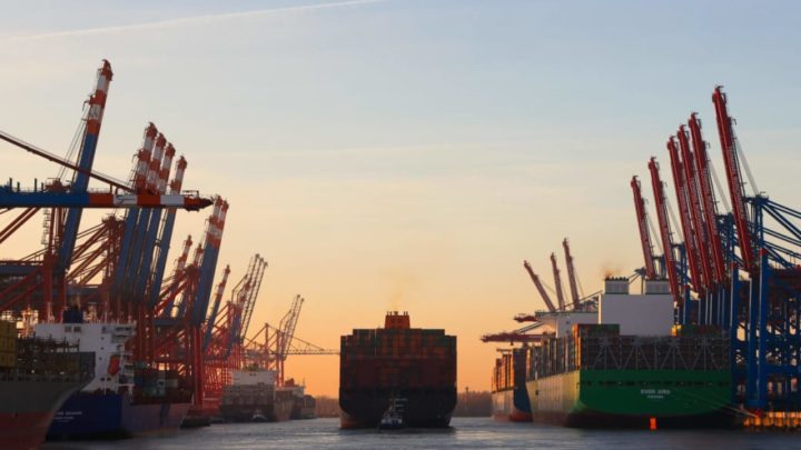 Streik legt Hamburger Hafen lahm – Stauen sich jetzt die Container-Riesen?