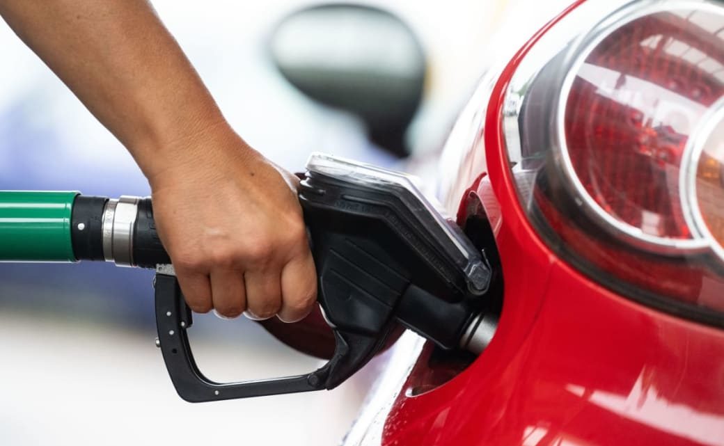 Warum der Benzinpreis sinkt