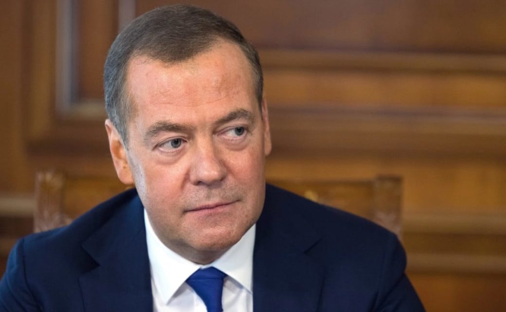 Medwedew zitiert Stalin-Telegramm vor Rüstungsvertretern
