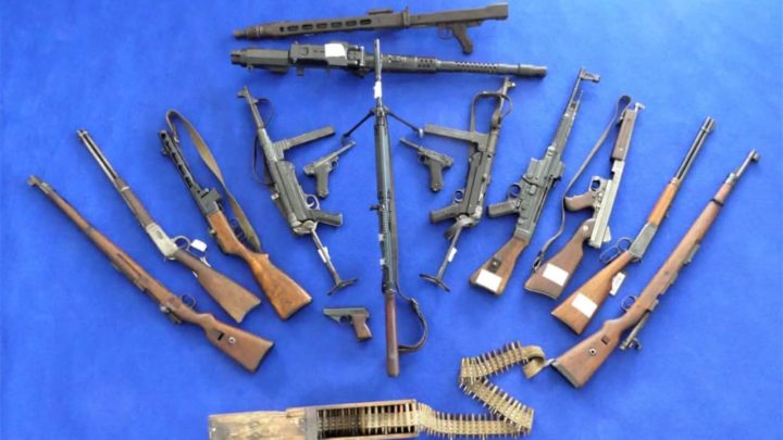 Bayern: 62-Jähriger bunkert 39 illegale Waffen