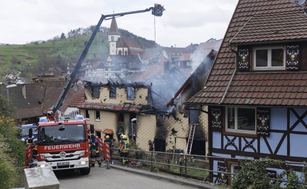 Ermittler bestätigen: Drei Kinder bei Hausbrand in Gernsbach getötet