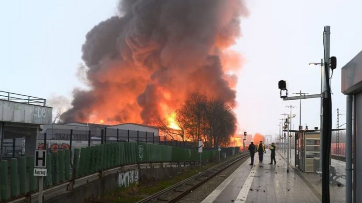 Großbrand in Hamburg beeinträchtigt Bahnverkehr in MV