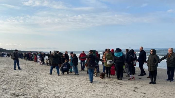 Weitere Proteste auf Rügen: Menschenkette gegen LNG-Terminal