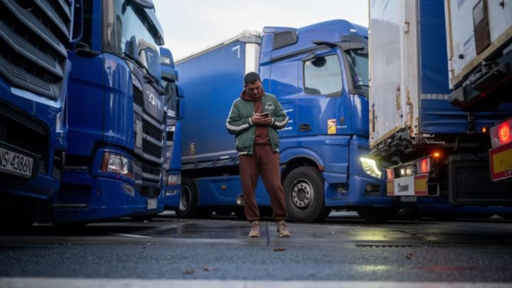 Warum ein Streik von Lkw-Fahrern an der A5-Raststätte Gräfenhausen international für Aufsehen sorgt
