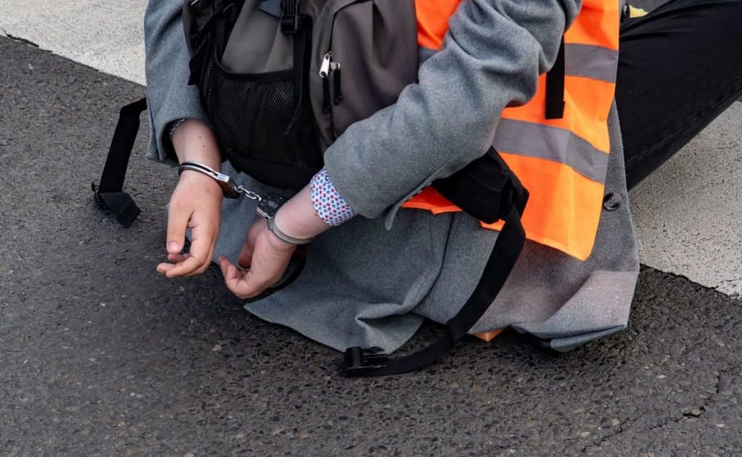 Berliner Polizeipräsidentin rechtfertigt Gewalt gegen Klimaaktivisten