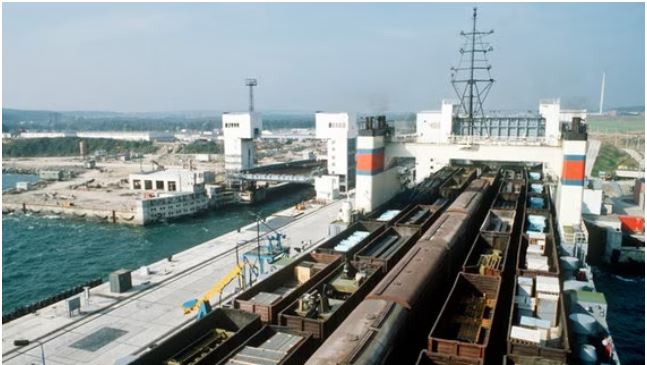 Bund plant LNG-Terminal im Hafen Mukran: Ablehnung auf Rügen