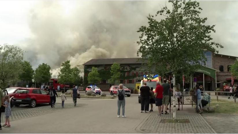 Brand auf Karls Erlebnis-Dorf im brandenburgischen Elstal