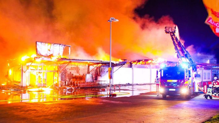 Laage: Supermarkt in der Nacht zum Montag völlig ausgebrannt