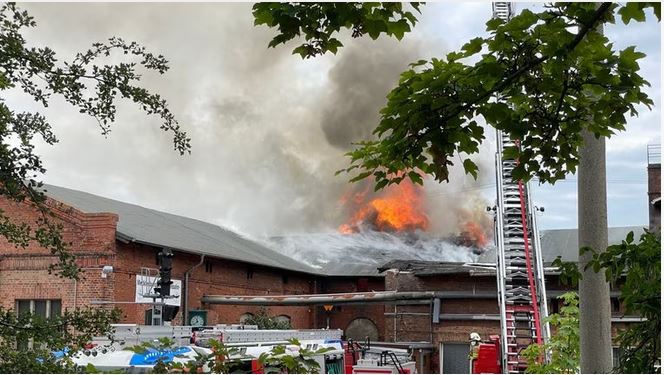 Brand im Eisenbahnmuseum Schwerin – Hauptbahnhof evakuiert