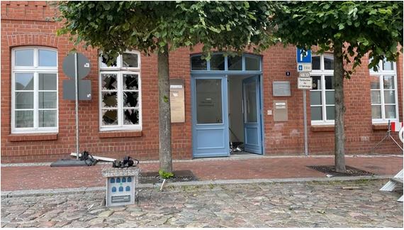 Geldautomat in Gadebusch gesprengt: Täter auf der Flucht