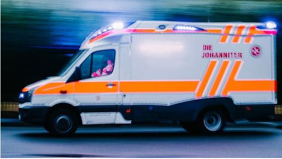 Bei Altheide: Rettungssanitäter bei Unfall schwer verletzt