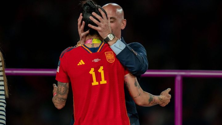 Kuss-Eklat um Rubiales Spaniens Fußballverband attackiert Hermoso