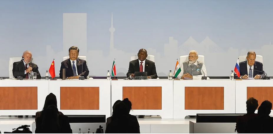 ” eilmeldung ” Staatengruppe will sechs Länder aufnehmen Auch Iran und Saudi-Arabien sollen BRICS-Mitglieder werden