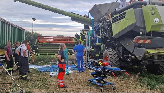 Schlimmer Unfall bei Bützow: Mann gerät in Mähdrescher