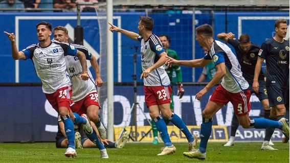 Geduldiger HSV besiegt starke Rostocker mit 2:0