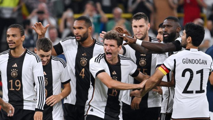 Völler da, Krise gestoppt DFB-Team feiert die Wende gegen Frankreich