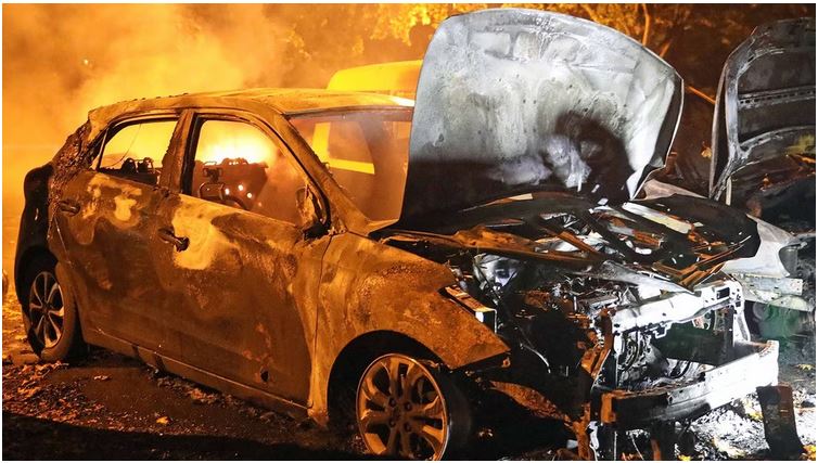 Rostock: Zwei Autos in Flammen – Ermittlungen wegen Brandstiftung