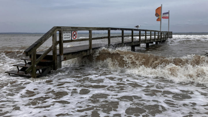 Warnung vor Orkanböen und Sturmflut an der Ostseeküste