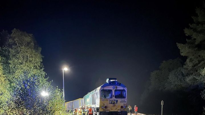 Consrade bei Schwerin: Lok geborgen: Bahnstrecke zwischen Schwerin und Plate wieder frei