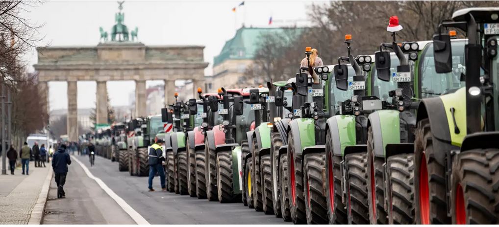 Pläne der Ampelkoalition Tausende Bauern protestieren gegen Agrar-Kürzungen