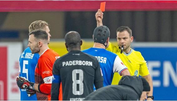 Spieltag 17 – Niederlage, Pyro, Rot für Kolke – Ein desaströser Abend für Hansa Rostock 3:0