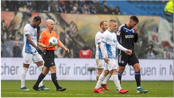 Spieltag 16 – Hansa Rostock unterliegt Schalke  0:2 – Spiel 30 Minuten unterbrochen