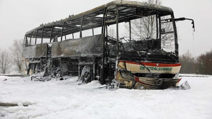 Brennender Reisebus bei Grevesmühlen – Zwei Verletzte