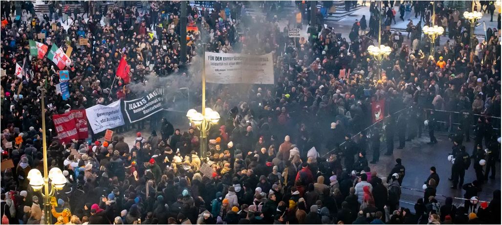 Mehr Teilnehmende als erwartet Bundesweit demonstrieren wieder Zehntausende gegen rechts