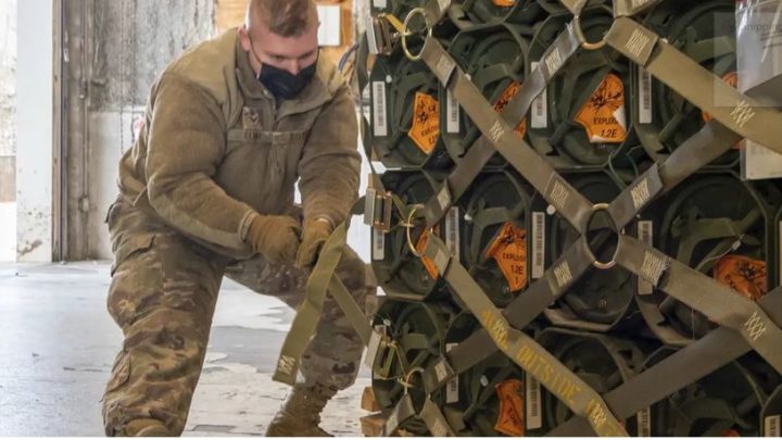 “hintergrund” Rüstungsgüter für Krieg Wer an Kiew liefert – und wer an Moskau