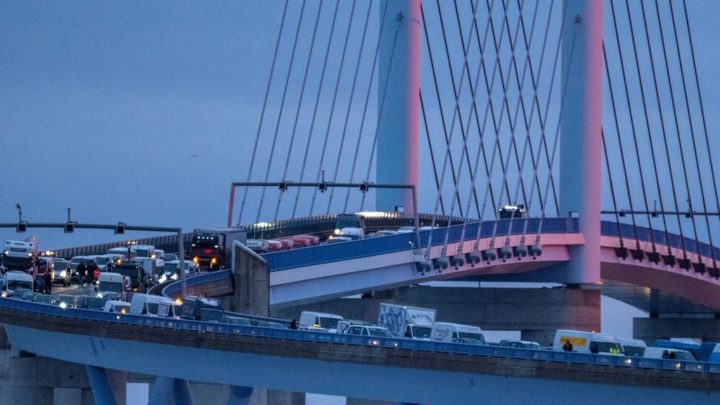 Bauernproteste gehen weiter: Sternfahrt Richtung Rügenbrücke