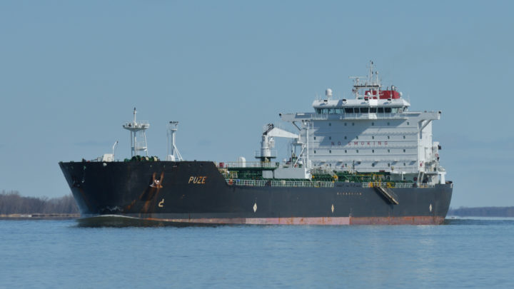 LNG-Terminal im Probebetrieb: Spezialschiff liegt in Mukran