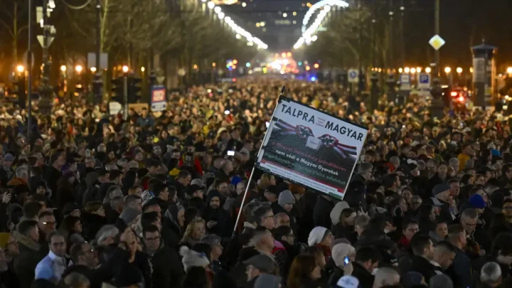 Nach Missbrauchsskandal Massendemo in Ungarn – Orban unter Druck