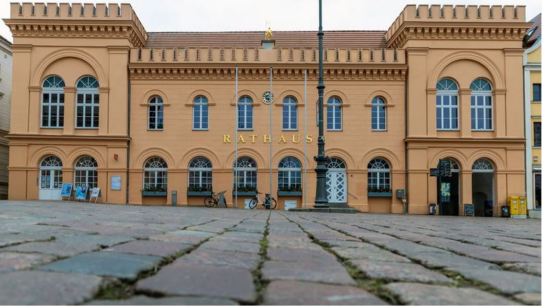 Stadt Schwerin zieht Mietvertrag für Rechtsextremen zurück